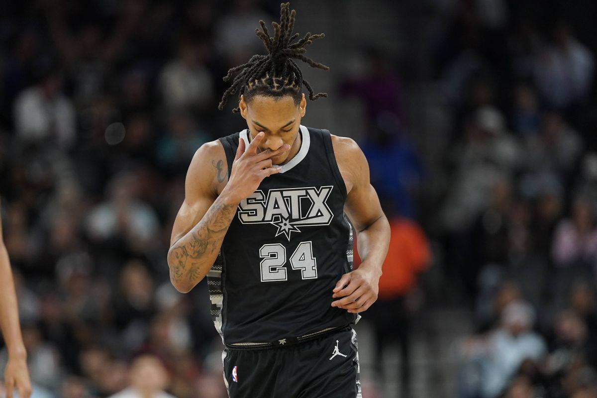 leyu乐鱼-从马刺老大变成球队“配角”！打了6年NBA，他总算找到自己的定位